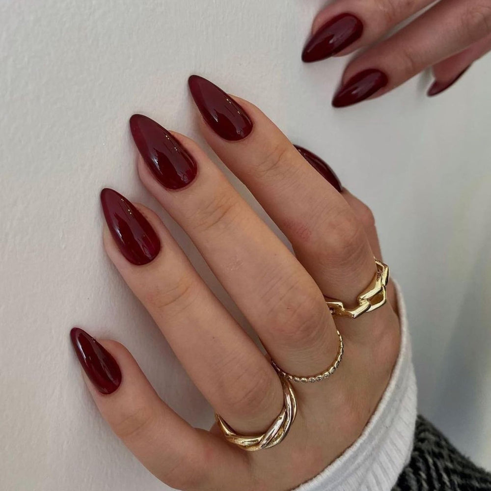 KXAMELIE nails applied on hand demonstrating natural fit and polished look benefit
