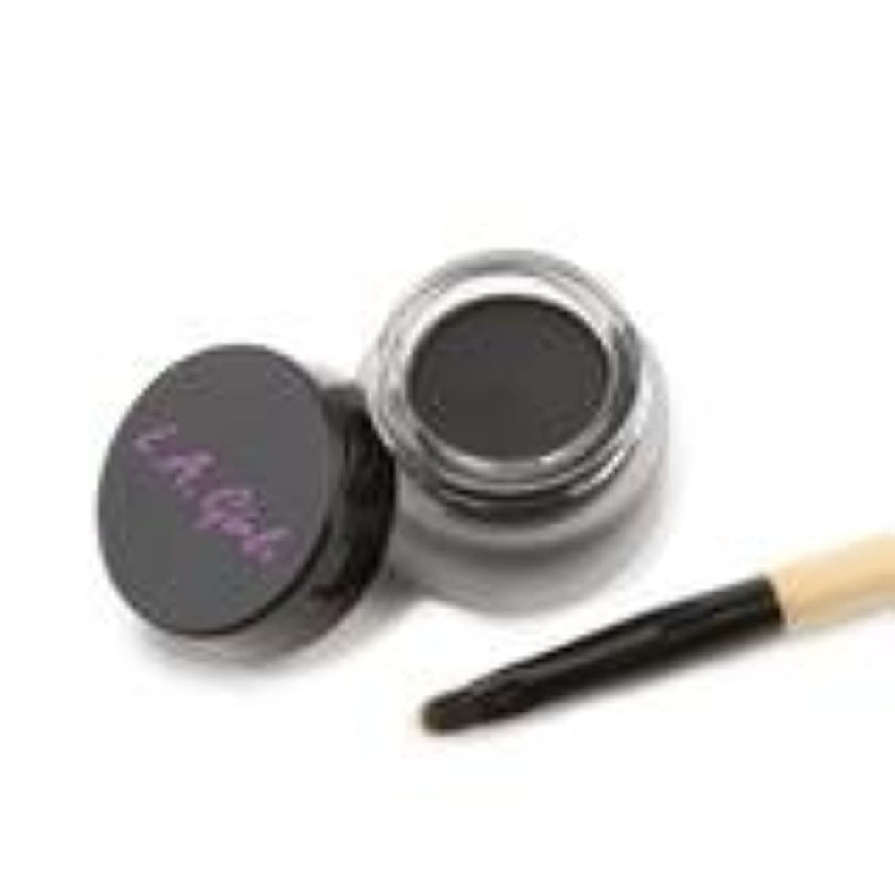 L.A. Girl gel liner applied on model lashline showing long-lasting defined eyes benefit