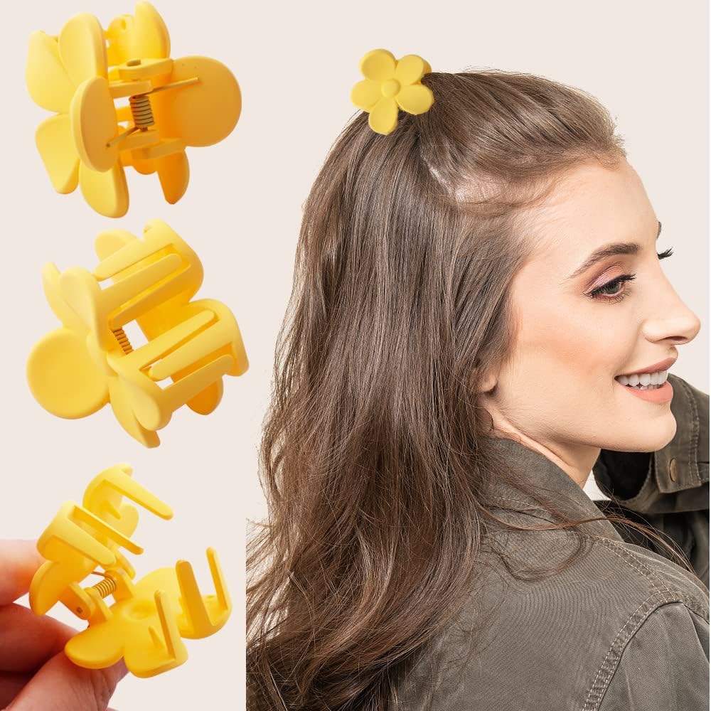 La Jolie Jasmin clip held in hand to demonstrate small size and easy portability