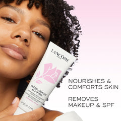 Lancôme foam in hand demonstrating gentle lather and effective makeup removal
