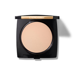 Lancôme compact front view showing sleek packaging and travel-ready benefit