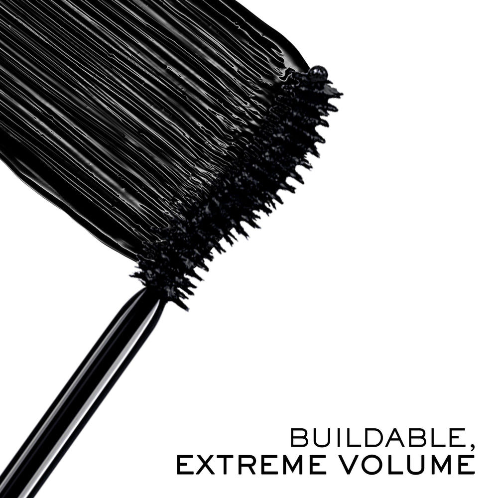 Lancôme Hypnôse Drama brush close-up coats lashes evenly for volume