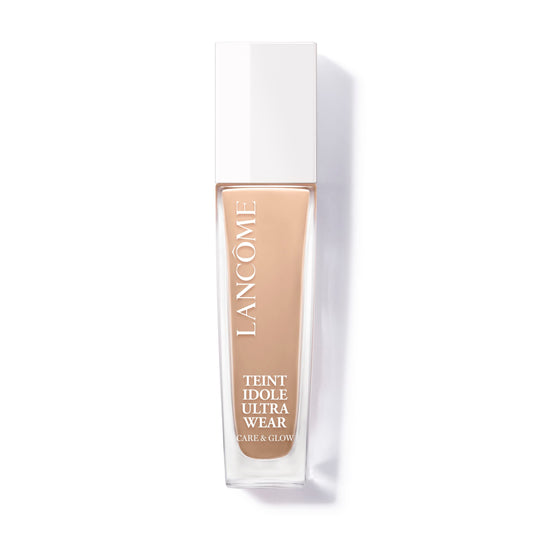 Lancôme bottle front view showing shade 220C and glow finish