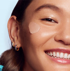 LANEIGE gel in hand spreading thin layer for fast absorption and non-greasy finish benefit