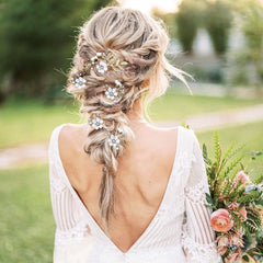 LAPOHI close-up of decorative comb teeth and petals, highlights secure hold benefit