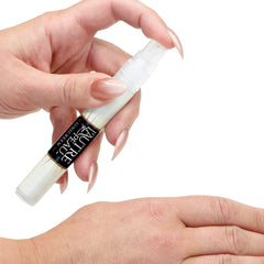 L'AUTRE PEAU applied on arm at beach showing water-resistant protection