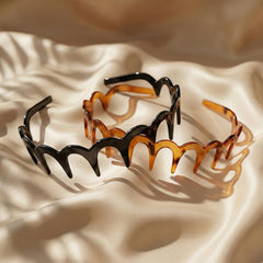 LÉ ÉCLAT headband in use with ponytail for active, all-day stability