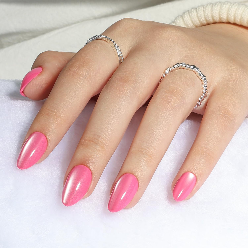 Leefrei lifestyle shot at event showcasing elegant wearable nails