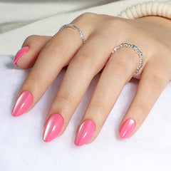 Leefrei lifestyle shot at event showcasing elegant wearable nails