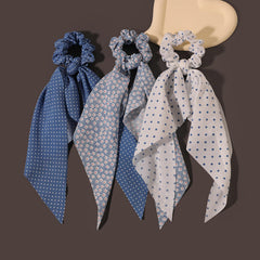 LFOUVRE close-up of satin-like fabric texture for gentle, low-friction hold