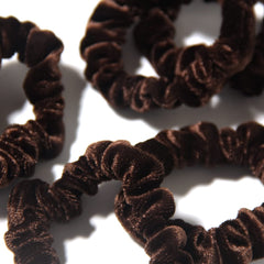 LFOUVRE elastic core detail demonstrating stretch and long-lasting hold