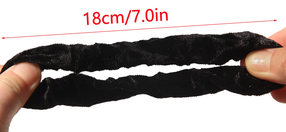 LFOUVRE scrunchie in hand for size comparison and easy one-handed use