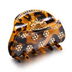 LILIE&WHITE tortoise claw front view showing secure hold and elegant design