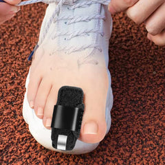 LINXIU lifestyle image of splint on foot demonstrating everyday comfort