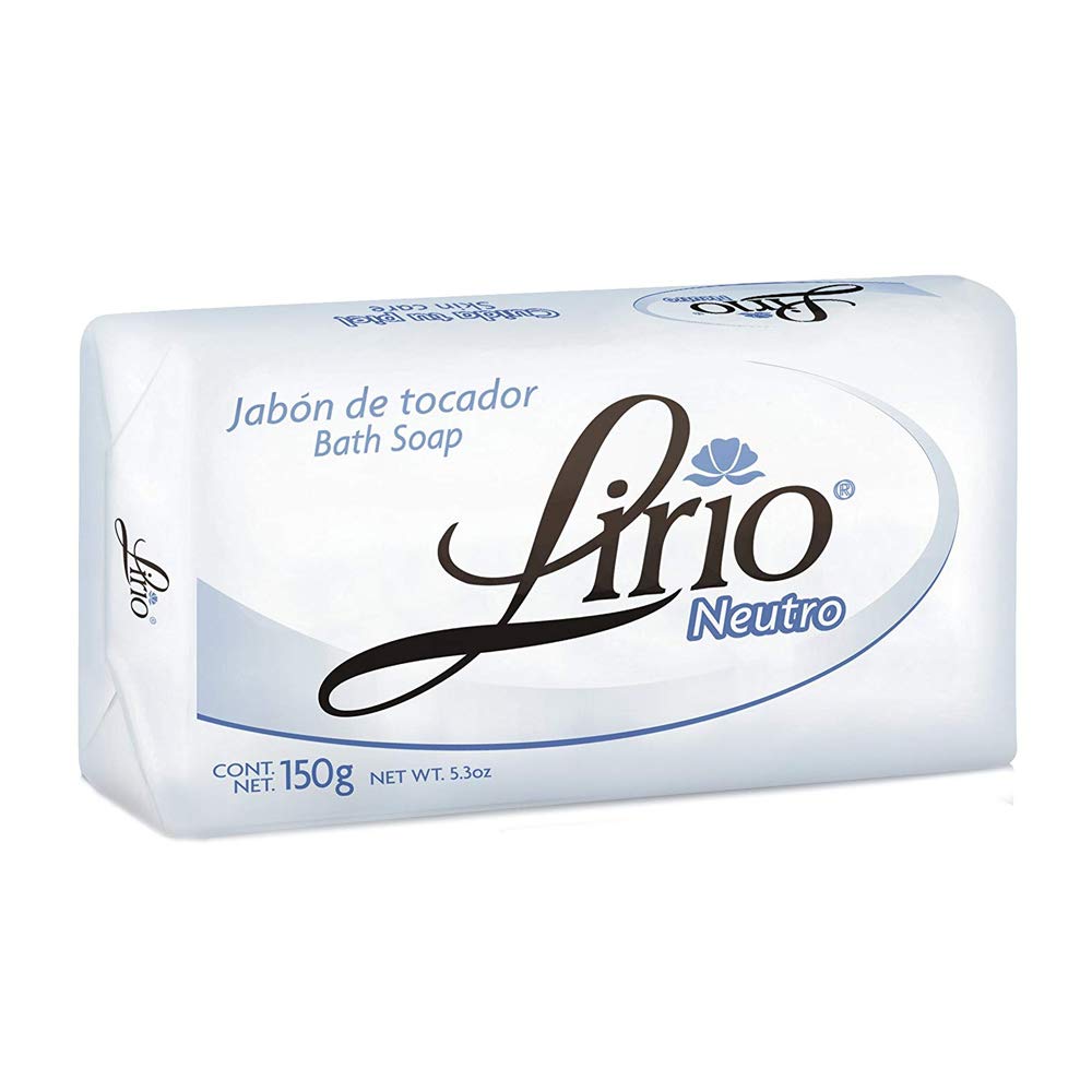 Lirio Neutro bar in hand demonstrating size and family-friendly convenience