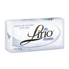Lirio Neutro bar in hand demonstrating size and family-friendly convenience