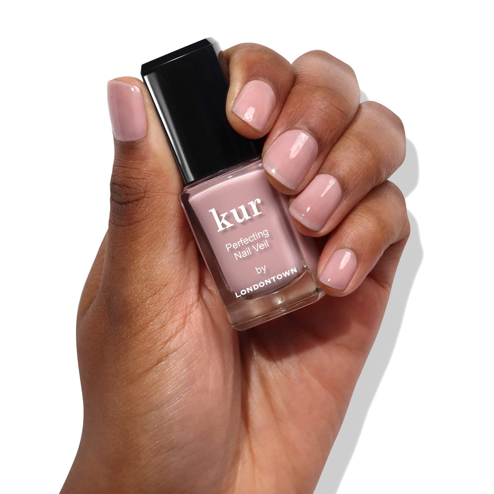 LONDONTOWN glossy finish on nail illustrating mirror-like shine and polish depth