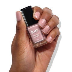 LONDONTOWN glossy finish on nail illustrating mirror-like shine and polish depth