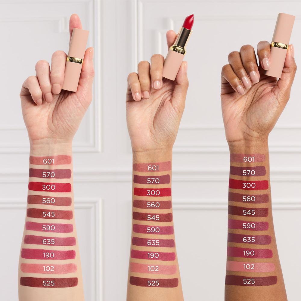 L'Oreal Paris model applying Blushing Berry demonstrating soft-focus effect