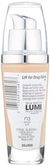 L'Oreal Paris closeup of foundation texture droplet highlighting blendable hydration