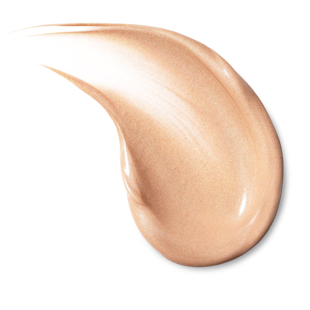 L'Oreal Paris being applied to cheek showing instant radiant, even finish