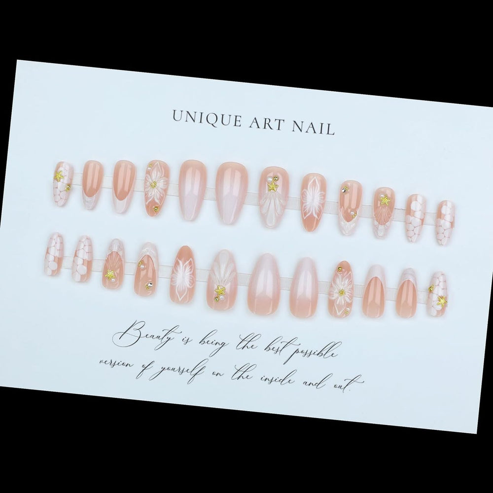 LPOODDNU hand wearing nails to show scale and stylish look benefit