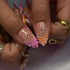 LPOODDNU side profile of almond-shaped nail showing medium length and glossy finish