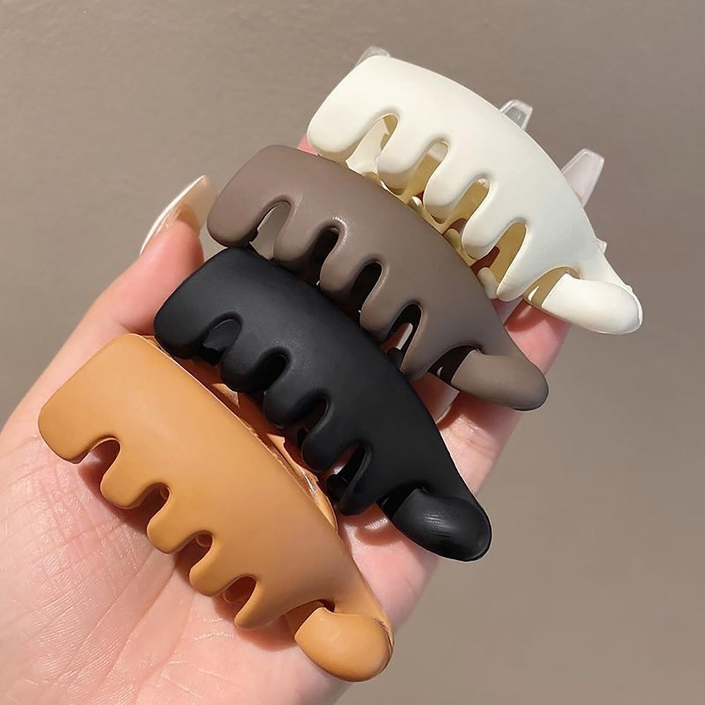 LYLYNB close-up of interlocking teeth showing secure no-slip grip