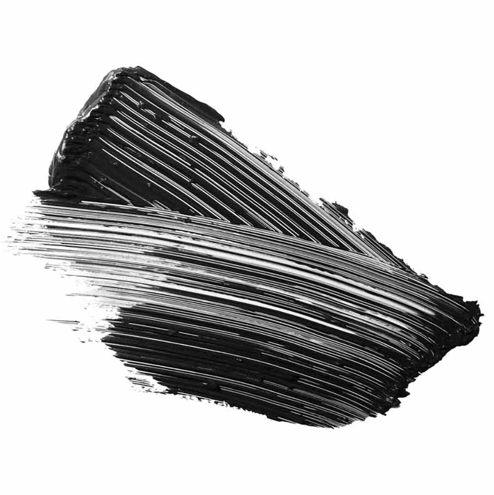 M·A·C wand closeup illustrating brush design for separation and even coating