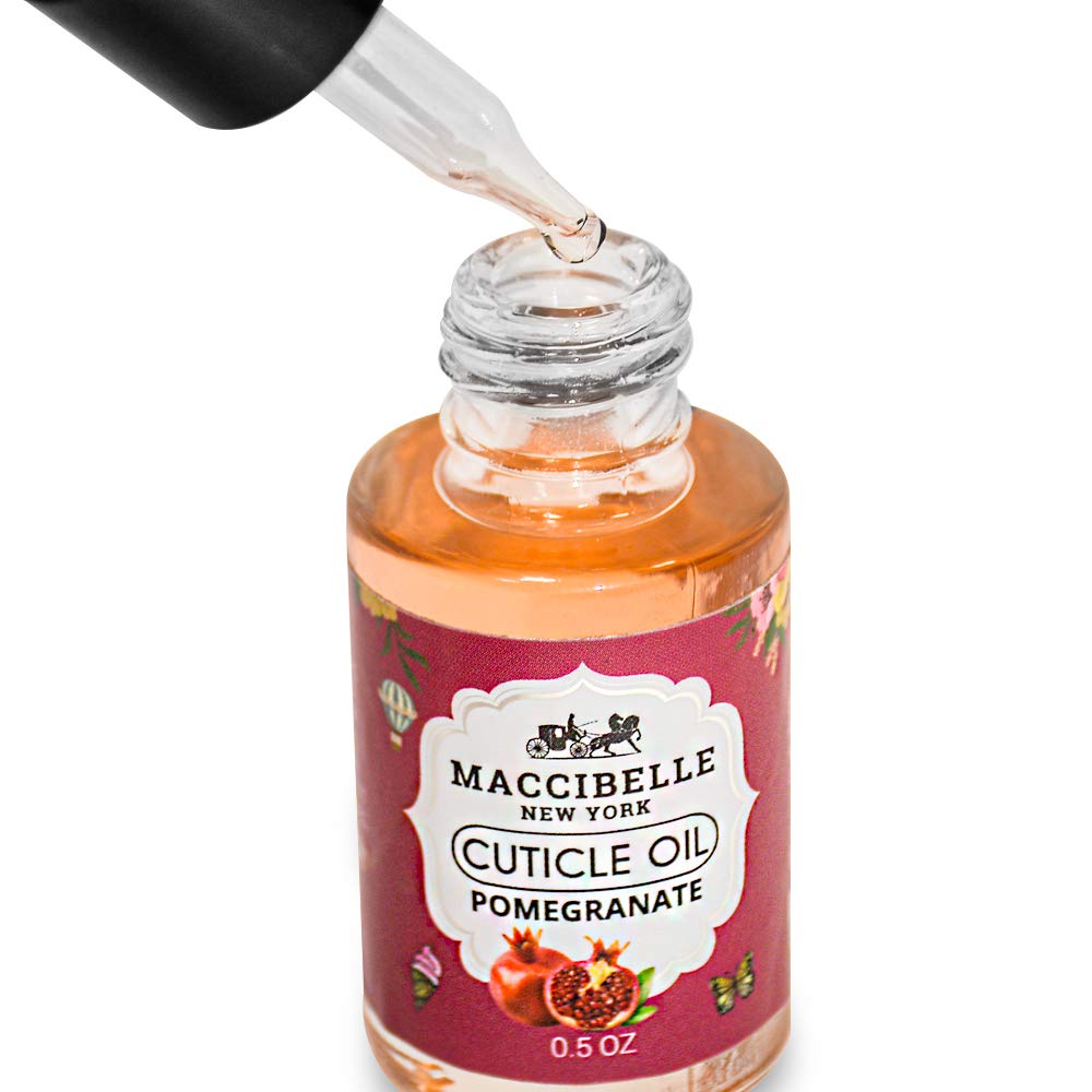 Maccibelle oil drop texture on fingertip showing lightweight absorption and shine reduction