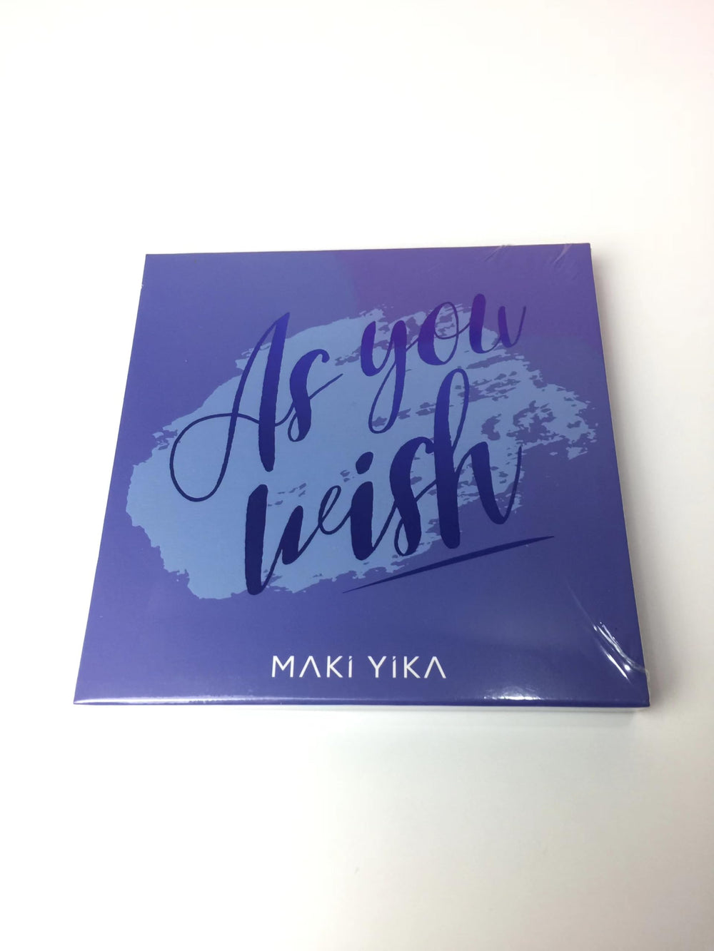 MAKI YIKA outer packaging and label highlighting brand and shade selection