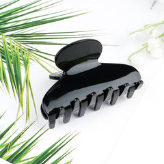 MAORULU gift box with clip inside highlighting ready-to-give presentation