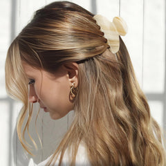 MAORULU clip securing high ponytail for tidy, effortless styling