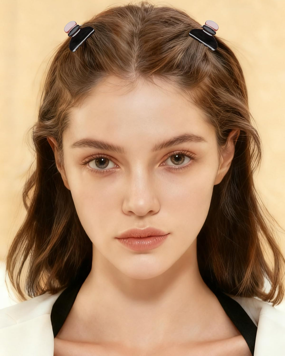 MAORULU clips on vanity showing stylish accessory for daily outfits