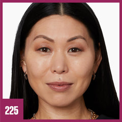 Maybelline texture of foundation dispensed to show moisturizing finish