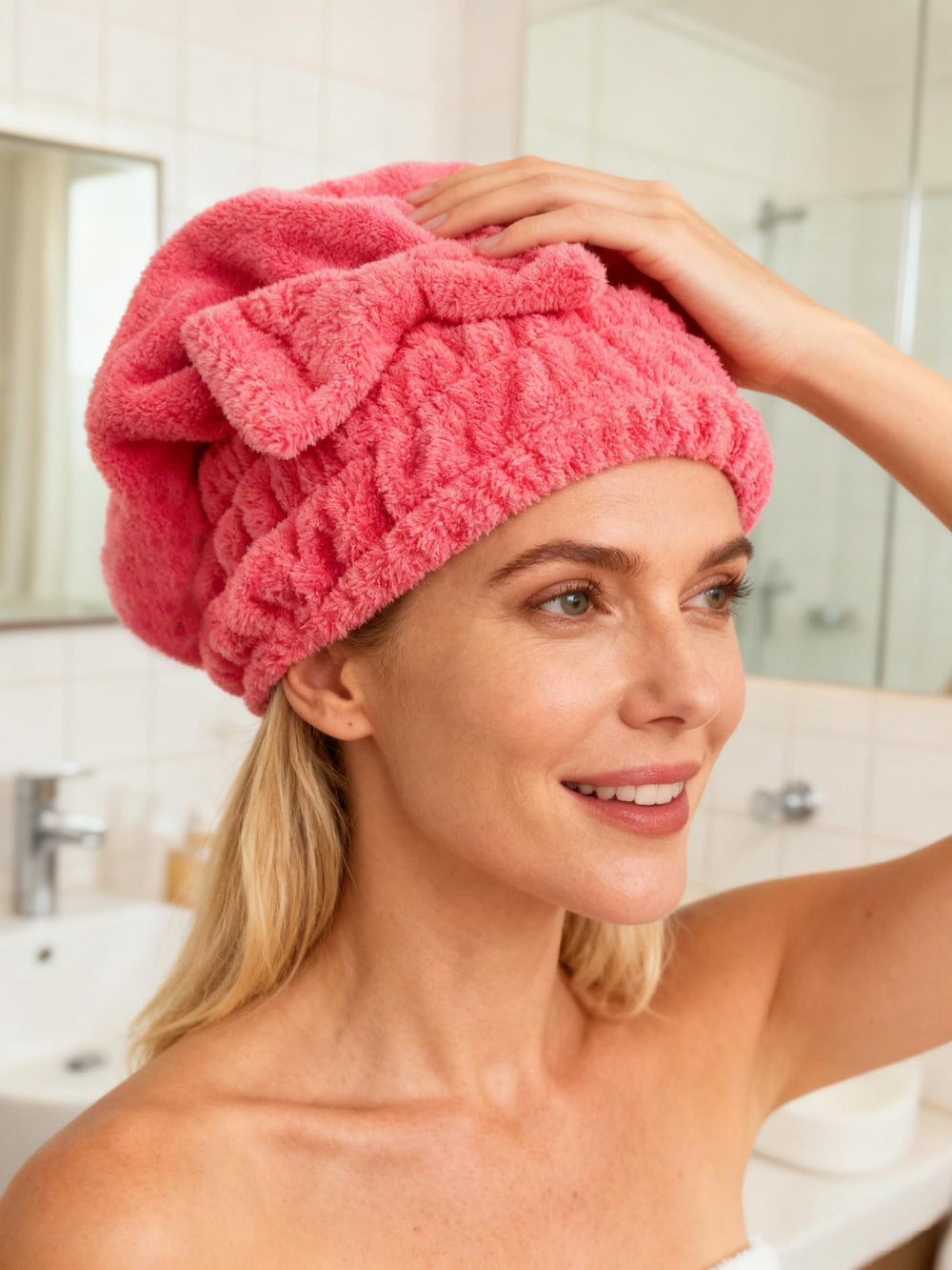 MAYOUTH microfiber fabric texture close-up highlighting absorbency and softness