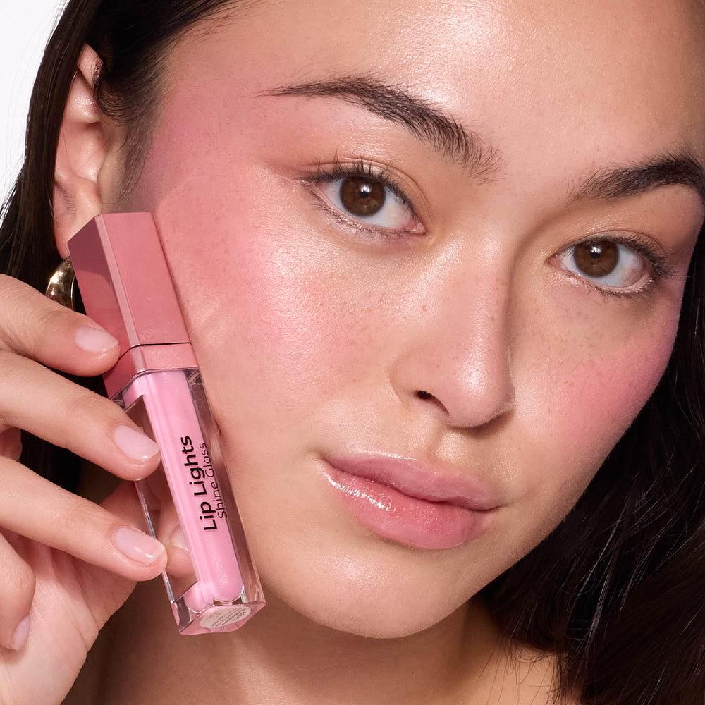 MCoBeauty Marshmallow held in hand showing portable size and travel convenience