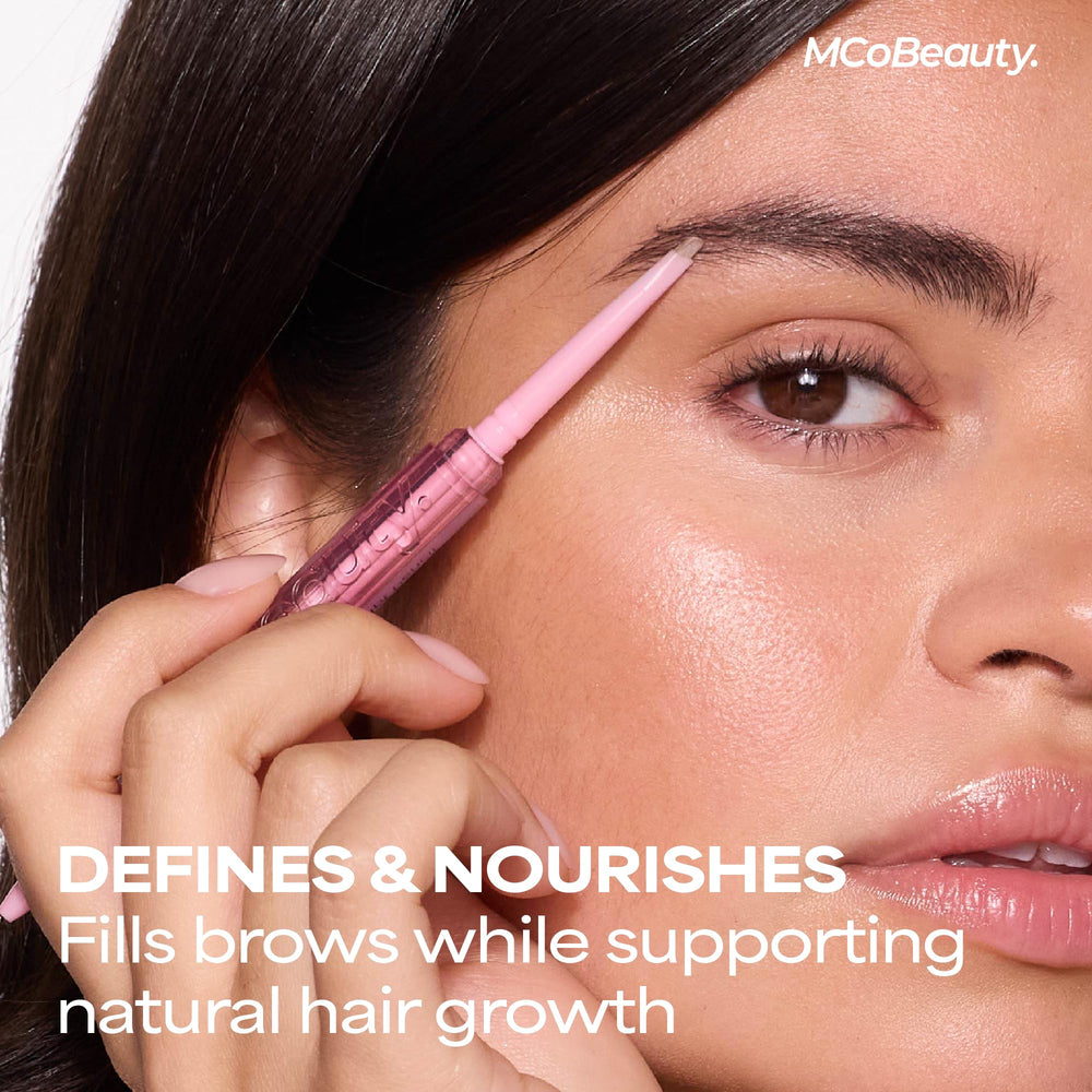 MCoBeauty close-up triangular tip creating hair-like strokes for precise shaping