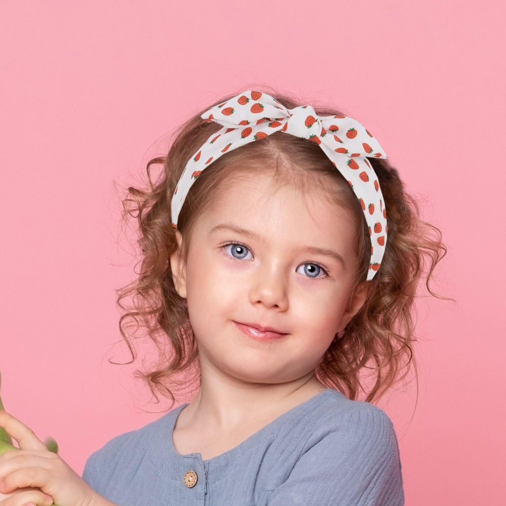 Melbelia child wearing headband demonstrating secure non-slip hold in activity