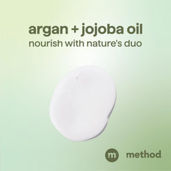 Rich lather from Method men 2-in-1 demonstrating fast-foaming action and easy rinse
