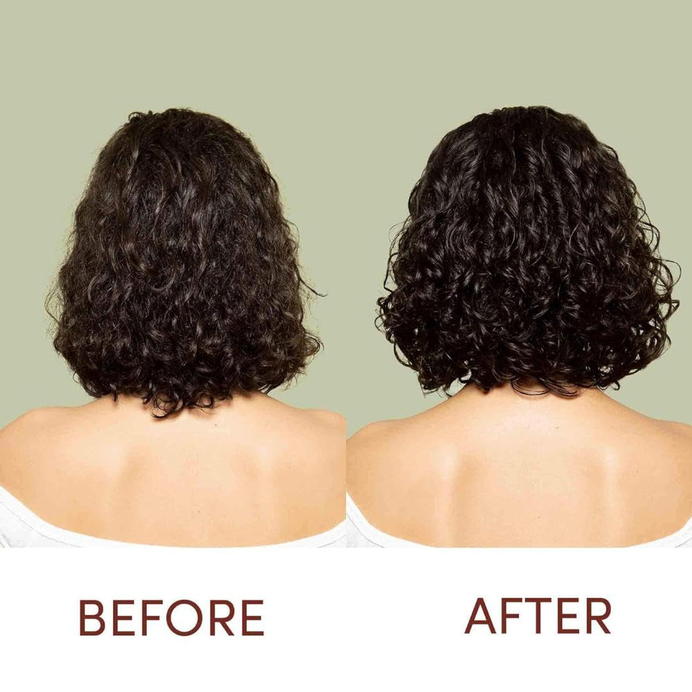 Mizani pump dispensing conditioner demonstrating easy salon-style use