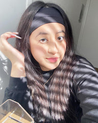 MLMOMVME active woman wearing headband while running, keeps hair and sweat away
