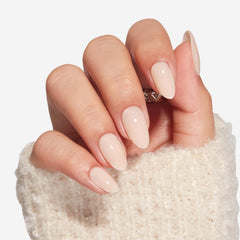 modelones close-up of almond shape highlighting natural finish