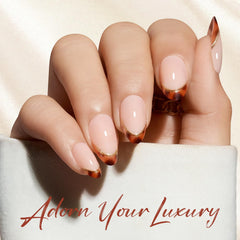 modelones close-up of short almond shape highlighting smooth contour and comfort