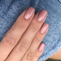 modelones close-up of nail texture and gloss highlighting smooth finish