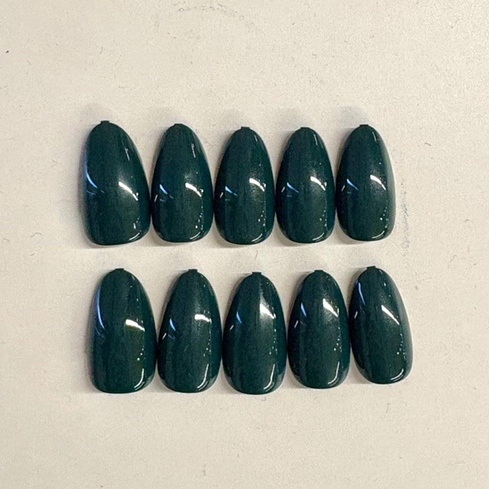 modelones nails arranged in lifestyle scene suggesting ready-to-wear elegance for outings