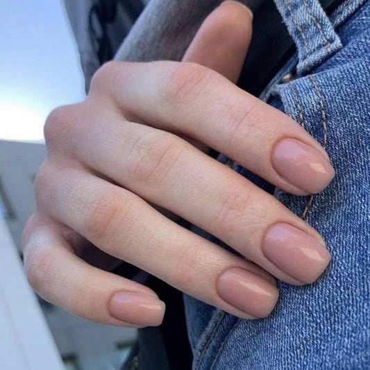 modelones front packaging showing kit and peach-pink nails for quick manicure
