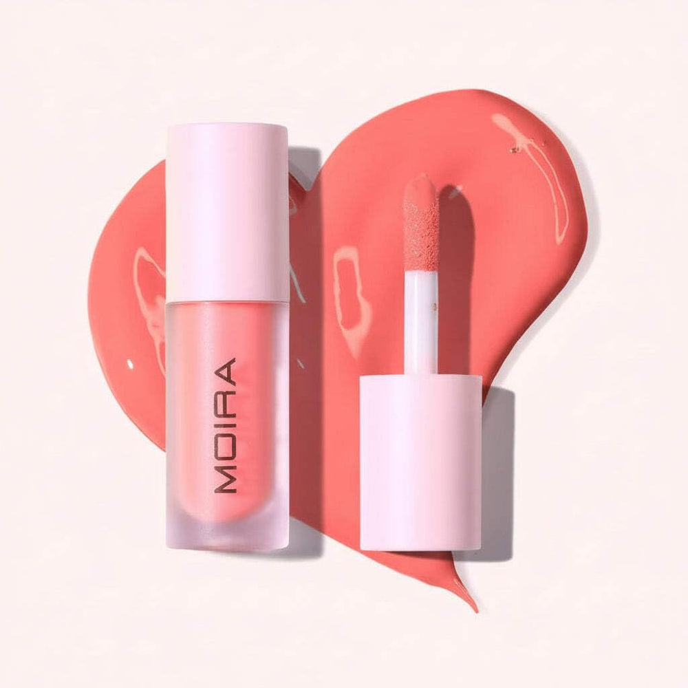 Moira close-up of applicator tip demonstrating easy, precise application benefit
