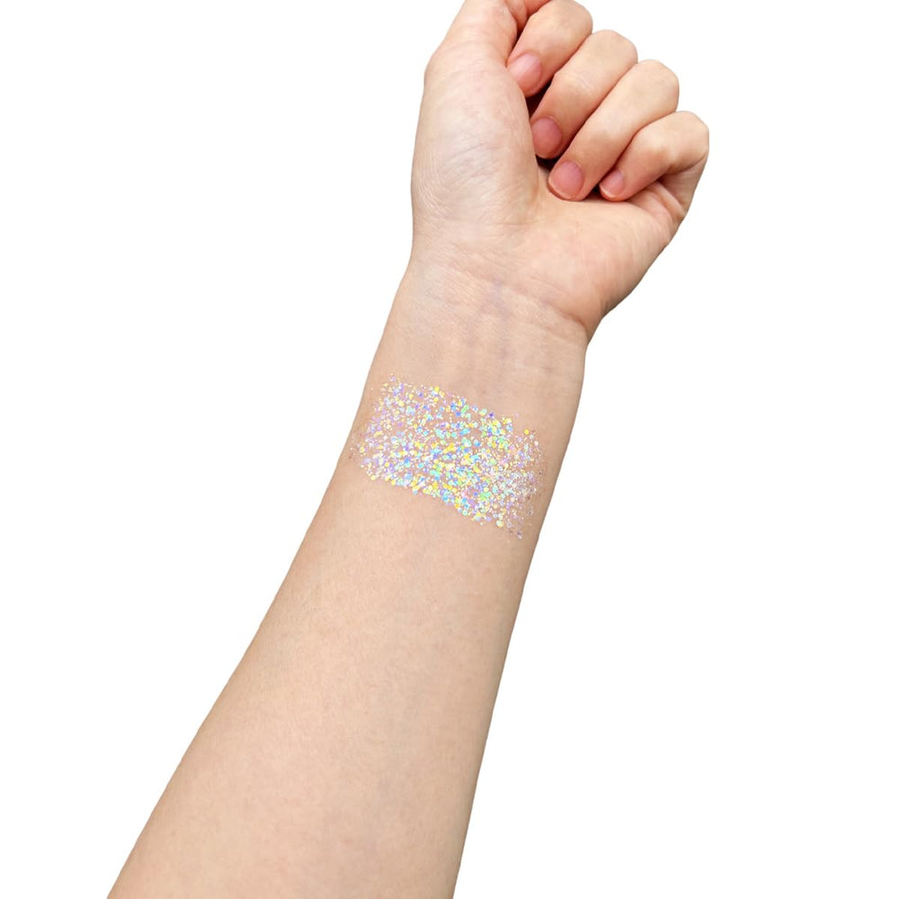 Mysense glitter gel in hair parting demonstrating controlled application and sparkle