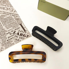 Nalodu matte black clip holding thick hair for comfortable all-day wear